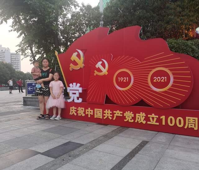 都市女性赛道一路领跑，全能女艺人宋茜火力全开